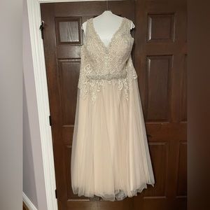 Brides by Young Wedding dress